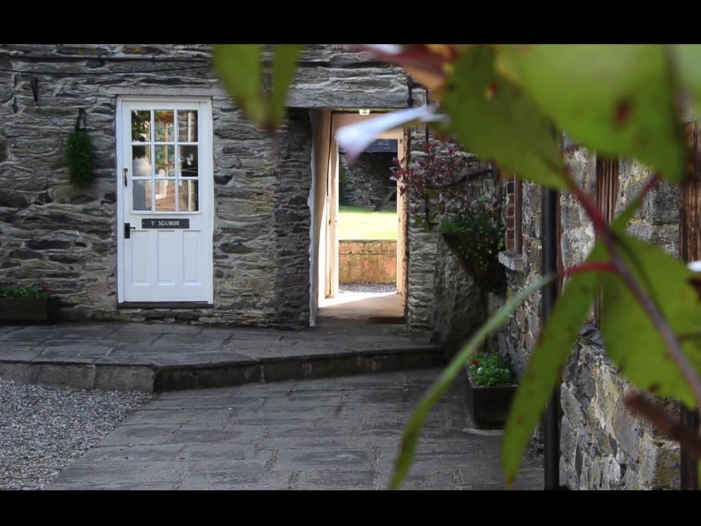 Bryn Melyn Farm Cottages Бэйла Экстерьер фото